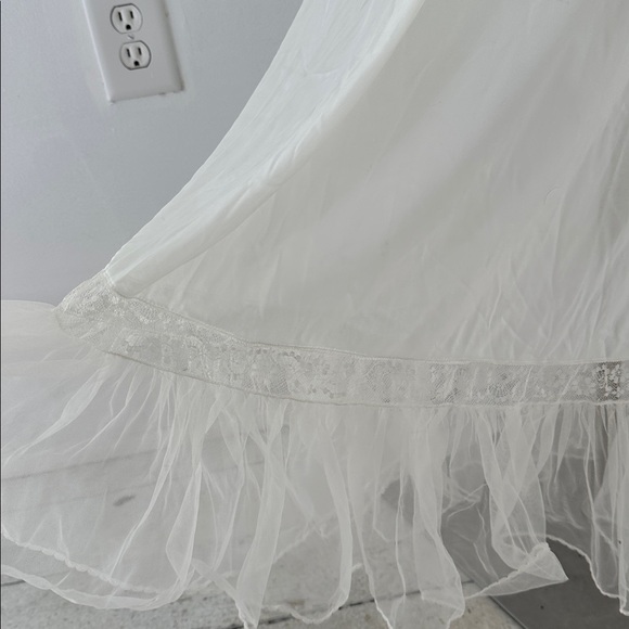 Vintage 50s Vanity Fair Angelic White Ruffle Lace Maxi Nightgown S/M - Picture 3 of 7